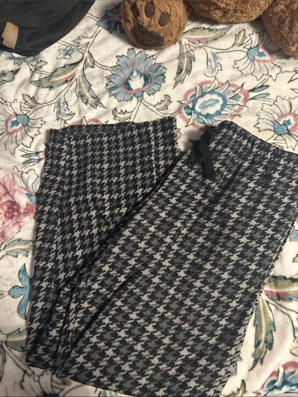 Isotopes pjs Pants in Black & Gray